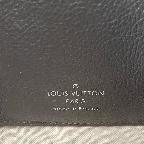 LOUIS VUITTON MyLockMe Compact Wallet in red and cream leather⭐️💯AuThEnTiC - Picture 9 of 15